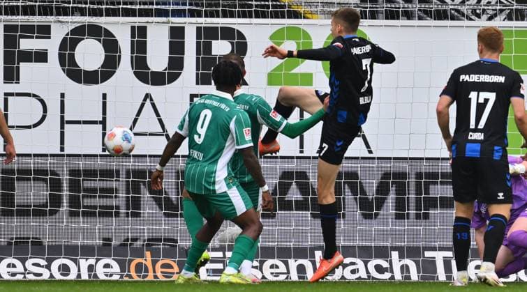 02 11 2025 Soccer Season 2025 2026 2 Soccer Bundesliga 11 Matchday SC Paderborn 07 SCP SpVgg Greuther Fürth SGF Kleeblatt Sportfoto Zink xwoxzix DFL regulations prohibit any use of photographs as image sequences and or quasi video only for editorial use Filip Bilbija 7, SC Paderborn 07 Chance Torchance