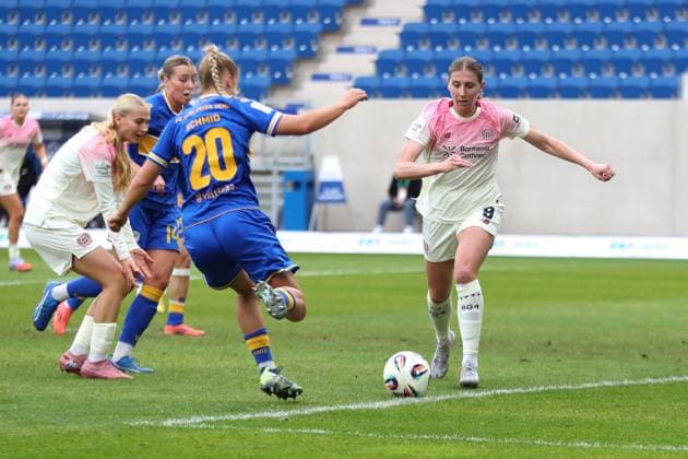 Google Pixel Frauen Bundesliga, FC Carl Zeiss Jena Bayer 04 Leverkusen 02 11 2025 Caroline Kehrer 9, Bayer 04 Leverkusen Fußball, Google Pixel Frauen Bundesliga, Saison 2025 2026, 8 Spieltag FC Carl Zeiss Jena vs Bayer 04 Leverkusen am 02 11 2025, Ernst Abbe Sportfeld, ad hoc Arena, Jena DFB REGULATIONS PROHIBIT ANY USE OF PHOTOGRAPHS AS IMAGE SEQUENCES AND OR QUASI VIDEO Copyright: xBEAUTIFULxSPORTS JanxKaeferx