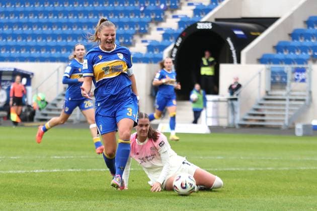 Google Pixel Womens Bundesliga, FC Carl Zeiss Jena Bayer 04 Leverkusen 02 11 2025 Captain Toma Ihlenburg 3, Carl Zeiss Jena with emotional cry Football, Google Pixel Womens Bundesliga, Season 2025 2026, 8 Matchday FC Carl Zeiss Jena vs Bayer 04 Leverkusen on 02 11 2025, Ernst Abbe Sportfeld, ad hoc Arena, Jena DFB REGULATIONS PROHIBIT ANY USE OF PHOTOGRAPHS AS IMAGE SEQUENCES AND OR QUASI VIDEO Copyright: xBEAUTIFULxSPORTS JanxKaeferx