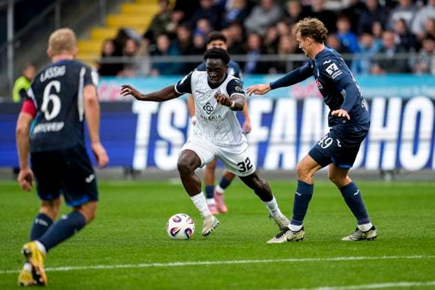 v li Valentin Lässig TSG II, 6 , Kennedy Onyedika Okpala SVWM, 32 , Yannik Lührs TSG II, 49 , duel, duel scene, duel, tackle, tackling, dynamics, action, action, 02 11 2025, Sinsheim Germany , Football, 3 Liga, TSG 1899 Hoffenheim II SV Waldhof Mannheim, DFB DFL REGULATIONS PROHIBIT ANY USE OF PHOTOGRAPHS AS IMAGE SEQUENCES AND OR QUASI VIDEO xozx