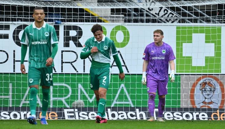 02 11 2025 Soccer Season 2025 2026 2 Soccer Bundesliga 11 Matchday SC Paderborn 07 SCP SpVgg Greuther Fürth SGF Kleeblatt Sportfoto Zink xwoxzix DFL regulations prohibit any use of photographs as image sequences and or quasi video only for editorial use Maximilian Solomon Dietz 33, SpVgg Greuther Fürth Lukas Reich 2, SpVgg Greuther Fürth Silas Prüfrock 43, SpVgg Greuther Fürth disappointed disappointment