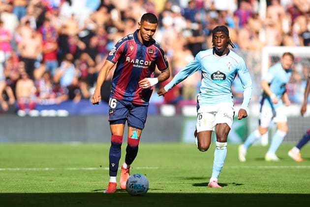 Kevin Arriaga (Levante UD) during the LaLiga EA Sports match between Levante UD and RC Celta at Ciudad de Valencia on November 2, 2025 in Valencia, Spain. (Photo by Maria Jose Segovia DeFodi Images) Kevin Arriaga Levante UD during the LaLiga EA Sports match between Levante UD and RC Celta at Ciudad de Valencia on November 2, 2025 in Valencia, Spain Photo by Maria Jose Segovia DeFodi Images