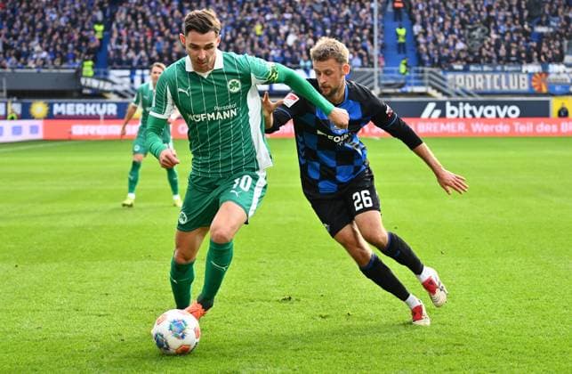 02 11 2025 Soccer Season 2025 2026 2 Soccer Bundesliga 11 Matchday SC Paderborn 07 SCP SpVgg Greuther Fürth SGF Kleeblatt Sportfoto Zink xwoxzix DFL regulations prohibit any use of photographs as image sequences and or quasi video only for editorial use Branimir Hrgota 10, SpVgg Greuther Fürth Sebastian Klaas 26, SC Paderborn 07