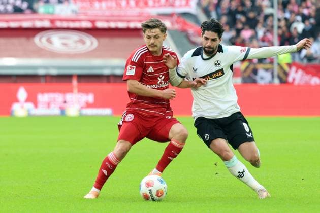 02 11 2025, xrekx, Soccer 2 Bundesliga, Fortuna Duesseldorf 1 FC Kaiserslautern v l Florent Muslija Fortuna Duesseldorf Semih Sahin 1 FC Kaiserslautern DFL DFB REGULATIONS PROHIBIT ANY USE OF PHOTOGRAPHS as IMAGE SEQUENCES and or QUASI VIDEO Duesseldorf