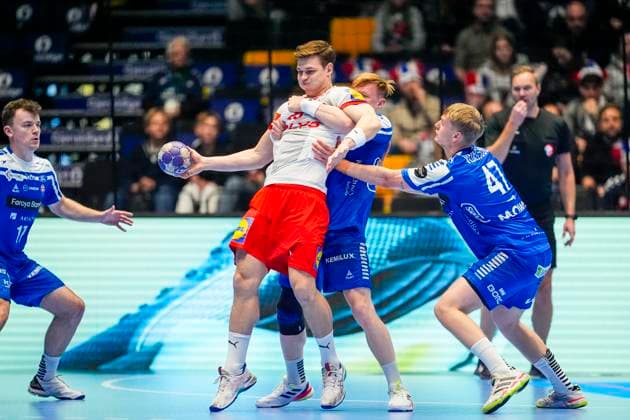 Handball, Golden League Denmark Faroe Islands Trondheim 20251102 Denmark s Lukas Jorgensen and Faroe Islands Allan Nordberg and Isak Vedelsbol during the Golden League handball match between Denmark and Faroe Islands at Trondheim Spektrum Photo Ole Martin Wold NTB Trondheim Norway EDITORIAL USE ONLY RESTRICTED USE FOR BETTING COMPANIES  Copyright: xOlexMartinxWoldx xNTBx
