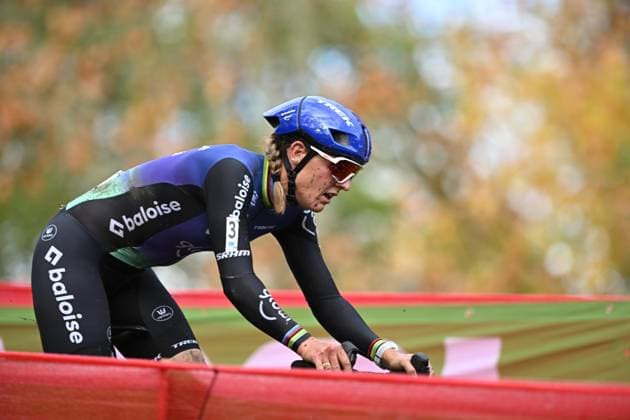 Dutch Lucinda Brand pictured in action during the elite women race of the Rapencross cyclocross in Lokeren, the second race (out of 8) of the X2O Badkamers Trophy, Sunday 02 November 2025. DAVIDxPINTENS  x138720648x