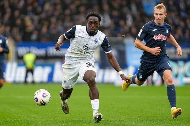 Soccer 3 Liga, Matchday 13, TSG Hoffenheim II SV Waldhof Mannheim on 02 11 2025 in Sinsheim Dietmar Hopp Stadion , Germany, Season 2025 2026 DFL REGULATIONS PROHIBIT ANY USE OF PHOTOGRAPHS AS IMAGE SEQUENCES AND OR QUASI VIDEO Kennedy Okpala 32, SVWM in focus followed by Lässig, Valentin 6, TSGII Sinsheim Dietmar Hopp Stadion Germany Copyright: xChristophxKinzingerx