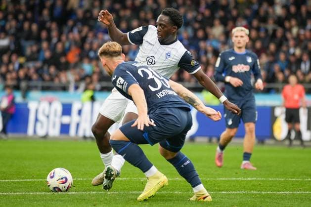 Soccer 3 Liga, Matchday 13, TSG Hoffenheim II SV Waldhof Mannheim on 02 11 2025 in Sinsheim Dietmar Hopp Stadion , Germany, Season 2025 2026 DFL REGULATIONS PROHIBIT ANY USE OF PHOTOGRAPHS AS IMAGE SEQUENCES AND OR QUASI VIDEO Penalty area scene between Kennedy Okpala 32, SVWM and Bähr, Florian 39, TSGII Sinsheim Dietmar Hopp Stadion Germany Copyright: xChristophxKinzingerx