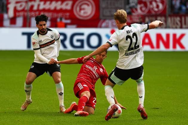 02 11 2025, xmohx, Soccer 2 Bundesliga, Fortuna Duesseldorf 1 FC Kaiserslautern v l Semih Sahin 1 FC Kaiserslautern Shinta Appelkamp Fortuna Duesseldorf Mika Haas 1 FC Kaiserslautern Zweikampf, Aktion, action, battle for the ball DFL DFB REGULATIONS PROHIBIT ANY USE OF PHOTOGRAPHS as IMAGE SEQUENCES and or QUASI VIDEO Duesseldorf