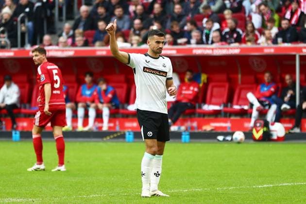 02 11 2025, xmohx, Fussball 2 Bundesliga, Fortuna Duesseldorf 1 FC Kaiserslautern v l Ivan Prtajin 1 FC Kaiserslautern gives instructions, gesticulates, gesticulate with arms gives instructions, gesticulate DFL DFB REGULATIONS PROHIBIT ANY USE OF PHOTOGRAPHS as IMAGE SEQUENCES and or QUASI VIDEO Duesseldorf