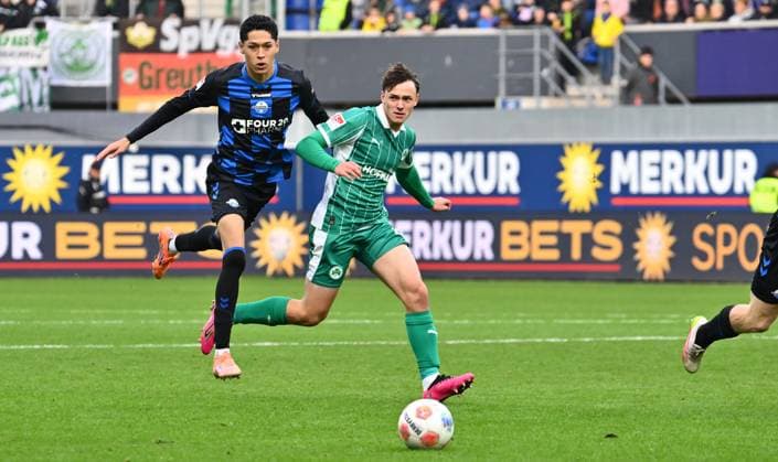 02 11 2025 Soccer Season 2025 2026 2 Soccer Bundesliga 11 Matchday SC Paderborn 07 SCP SpVgg Greuther Fürth SGF Kleeblatt Sportfoto Zink xwoxzix DFL regulations prohibit any use of photographs as image sequences and or quasi video only for editorial use Santiago Castaneda 5, SC Paderborn 07 Lukas Reich 2, SpVgg Greuther Fürth