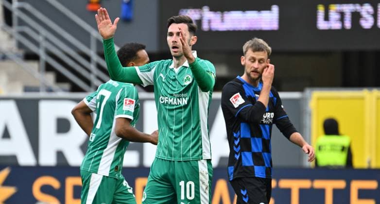 02 11 2025 Soccer Season 2025 2026 2 Soccer Bundesliga 11 Matchday SC Paderborn 07 SCP SpVgg Greuther Fürth SGF Kleeblatt Sportfoto Zink xwoxzix DFL regulations prohibit any use of photographs as image sequences and or quasi video only for editorial use Branimir Hrgota 10, SpVgg Greuther Fürth