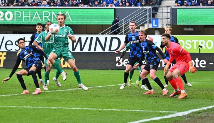 02 11 2025 Soccer Season 2025 2026 2 Soccer Bundesliga 11 Matchday SC Paderborn 07 SCP SpVgg Greuther Fürth SGF Kleeblatt Sportfoto Zink xwoxzix DFL regulations prohibit any use of photographs as image sequences and or quasi video only for editorial use Mathias Flaga Olesen 8, SpVgg Greuther Fürth v Santiago Castaneda 5, SC Paderborn 07 Felix Götze 20, SC Paderborn 07 Dennis Seimen 41, SC Paderborn 07 Chance Torchance