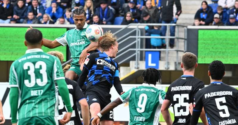 02 11 2025 Soccer Season 2025 2026 2 Soccer Bundesliga 11 Matchday SC Paderborn 07 SCP SpVgg Greuther Fürth SGF Kleeblatt Sportfoto Zink xwoxzix DFL regulations prohibit any use of photographs as image sequences and or quasi video only for editorial use David Abrangao 40, SpVgg Greuther Fürth Felix Götze 20, SC Paderborn 07