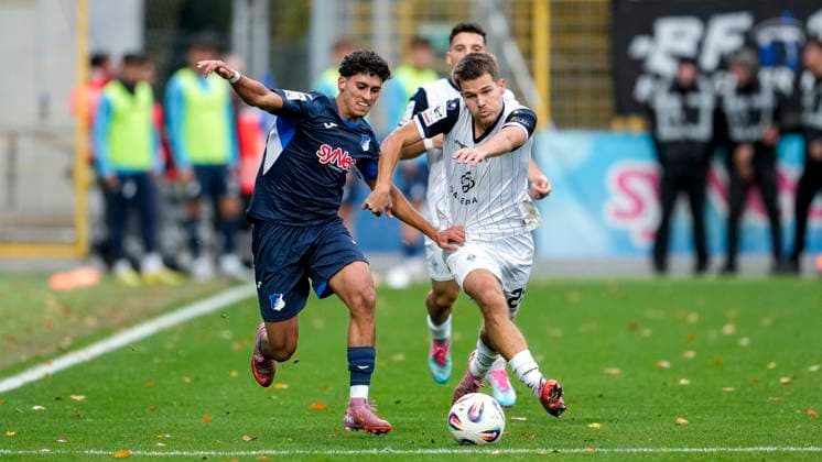 v li Ayoube Amaimouni Echghouyab TSG II, 7 , Diego Michel SVWM, 28 , duel, duel scene, duel, tackle, tackling, dynamics, action, action, 02 11 2025, Sinsheim Germany , Football, 3 Liga, TSG 1899 Hoffenheim II SV Waldhof Mannheim, DFB DFL REGULATIONS PROHIBIT ANY USE OF PHOTOGRAPHS AS IMAGE SEQUENCES AND OR QUASI VIDEO xozx