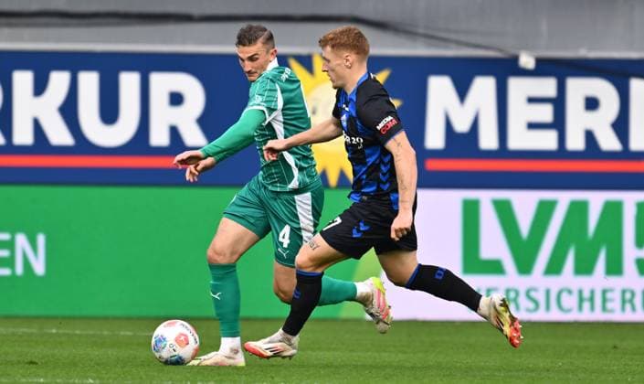 02 11 2025 Soccer Season 2025 2026 2 Soccer Bundesliga 11 Matchday SC Paderborn 07 SCP SpVgg Greuther Fürth SGF Kleeblatt Sportfoto Zink xwoxzix DFL regulations prohibit any use of photographs as image sequences and or quasi video only for editorial use Philipp Ziereis 4, SpVgg Greuther Fürth Laurin Curda 17, SC Paderborn 07