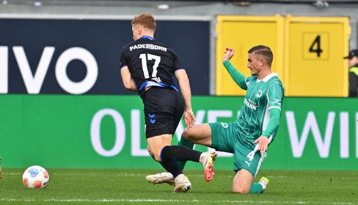 02 11 2025 Soccer Season 2025 2026 2 Soccer Bundesliga 11 Matchday SC Paderborn 07 SCP SpVgg Greuther Fürth SGF Kleeblatt Sportfoto Zink xwoxzix DFL regulations prohibit any use of photographs as image sequences and or quasi video only for editorial use Laurin Curda 17, SC Paderborn 07 Philipp Ziereis 4, SpVgg Greuther Fürth