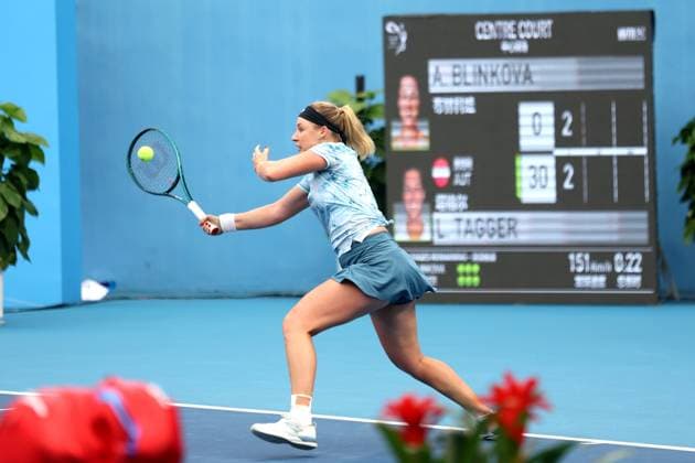 JIUJIANG, CHINA - NOVEMBER 02: Anna Blinkova returns a shot in the Women s Singles Final match against Lilli Tagger of Austria on day 7 of 2025 Jiangxi Open at Jiujiang International Tennis Center on November 2, 2025 in Jiujiang, Jiangxi Province of China.  Copyright: xChinaxNewsxServicex 111601384204