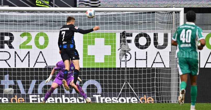 02 11 2025 Soccer Season 2025 2026 2 Soccer Bundesliga 11 Matchday SC Paderborn 07 SCP SpVgg Greuther Fürth SGF Kleeblatt Sportfoto Zink xwoxzix DFL regulations prohibit any use of photographs as image sequences and or quasi video only for editorial use Filip Bilbija 7, SC Paderborn 07 scores goal Goal shot for 2 0 against Silas Prüfrock 43, SpVgg Greuther Fürth