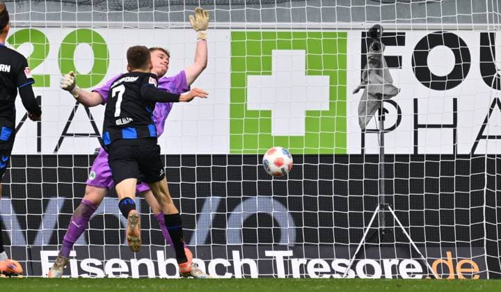 02 11 2025 Soccer Season 2025 2026 2 Soccer Bundesliga 11 Matchday SC Paderborn 07 SCP SpVgg Greuther Fürth SGF Kleeblatt Sportfoto Zink xwoxzix DFL regulations prohibit any use of photographs as image sequences and or quasi video only for editorial use Filip Bilbija 7, SC Paderborn 07 scores goal Goal shot for 2 0 against Silas Prüfrock 43, SpVgg Greuther Fürth