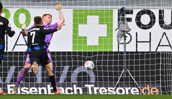 02 11 2025 Soccer Season 2025 2026 2 Soccer Bundesliga 11 Matchday SC Paderborn 07 SCP SpVgg Greuther Fürth SGF Kleeblatt Sportfoto Zink xwoxzix DFL regulations prohibit any use of photographs as image sequences and or quasi video only for editorial use Filip Bilbija 7, SC Paderborn 07 scores goal Goal shot for 2 0 against Silas Prüfrock 43, SpVgg Greuther Fürth