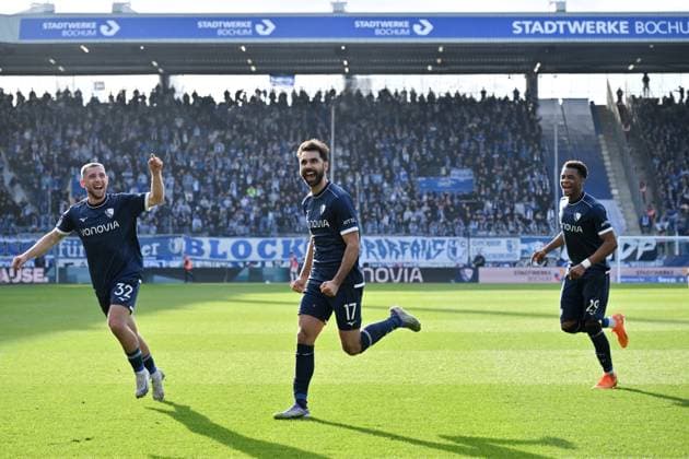 Jubel 2 0 v li , Maximilian Wittek VfL Bochum , Gerrit Holtmann VfL Bochum , Farid Alfa Ruprecht VfL Bochum 02 11 2025, Fußball 2 Bundesliga, Saison 2025 2026, 11 Spieltag, VfL Bochum 1 FC Magdeburg DFL regulations prohibit any use of photographs as image sequences and or quasi video Bochum Vonovia Ruhrstadion Nordrhein Westfalen Germany Team2