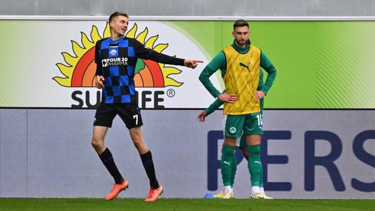 02 11 2025 Soccer Season 2025 2026 2 Soccer Bundesliga 11 Matchday SC Paderborn 07 SCP SpVgg Greuther Fürth SGF Kleeblatt Sportfoto Zink xwoxzix DFL regulations prohibit any use of photographs as image sequences and or quasi video only for editorial use Torjubel Jubel Freude nach Treffer Torschuß zum 2 0 durch Filip Bilbija 7, SC Paderborn 07