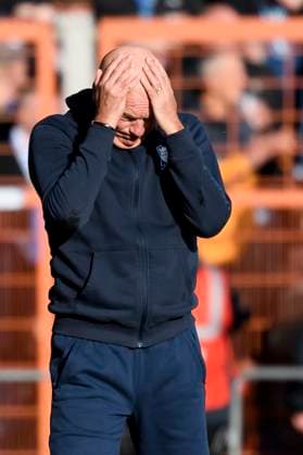 Trainer Uwe Roesler (VfL Bochum) enttaeuscht waehrend des spiels der 2. Bundesliga zwischen VfL Bochum und 1.FC Magdeburg , Vonovia Ruhrstadion am 02. November 2025 in Bochum, Deutschland. (Foto von Max Maiwald DeFodi Images) +++ Trainer Uwe Roesler (VfL Bochum) looks dejected during the 2. Bundesliga match between VfL Bochum and 1.FC Magdeburg at Vonovia Ruhrstadion on November 2, 2025 in Bochum, Germany. (Photo by Max Maiwald DeFodi Images) DFB DFL REGULATIONS PROHIBIT ANY USE OF PHOTOGRAPHS AS IMAGE SEQUENCES AND OR QUASI-VIDEO. (Photo by Max Maiwald DeFodi Images) Trainer Uwe Roesler VfL Bochum dejected during the 2 Bundesliga match between VfL Bochum and 1 FC Magdeburg , Vonovia Ruhrstadion on November 02, 2025 in Bochum, Germany Photo by Max Maiwald DeFodi Images Trainer Uwe Roesler VfL Bochum looks dejected during the 2 Bundesliga match between VfL Bochum and 1 FC Magdeburg at Vonovia Ruhrstadion on November 2, 2025 in Bochum, Germany Photo by Max Maiwald DeFodi Images DFB DFL REGULATIONS PROHIBIT ANY USE OF PHOTOGRAPHS AS IMAGE SEQUENCES AND OR QUASI VIDEO Photo by Max Maiwald DeFodi Images