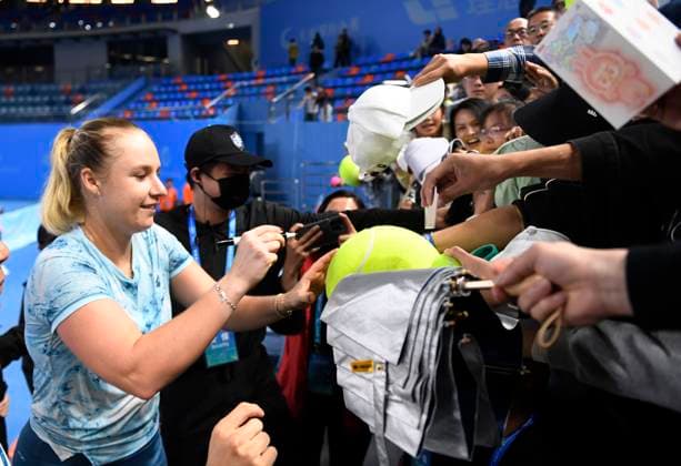 JIUJIANG, CHINA - NOVEMBER 02: Anna Blinkova signs for fans after winning the Women s Singles Final match against Lilli Tagger of Austria on day 7 of 2025 Jiangxi Open at Jiujiang International Tennis Center on November 2, 2025 in Jiujiang, Jiangxi Province of China.  Copyright: xVCGx 111601372087
