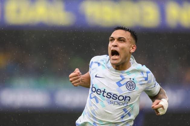 November 2, 2025, Verona, Veneto, Italy: Team captain LAUTARO MARTINEZ of Inter reacts to Martin Frese of Verona scoring an autogoal and allowing INTER to win Matchday 10 of 38 of the Serie A 2025 26 2:1 against HELLAS VERONA at the Bentegodi Stadium in Verona, Italy Verona Italy - ZUMAc179 20251102_zep_c179_024 Copyright: xMickaelxChavetx