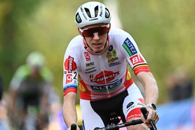 Belgian Michael Vanthourenhout pictured in action during the elite men race of the Rapencross cyclocross in Lokeren, the second race (out of 8) of the X2O Badkamers Trophy, Sunday 02 November 2025. DAVIDxPINTENS  x138723901x