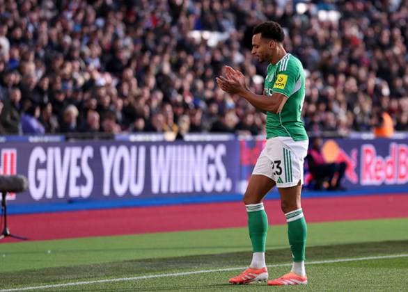 London, England, 2nd November 2025. Jacob Murphy of Newcastle celebrates scoring his siders opening goal during the West Ham United vs Newcastle United Premier League match at the London Stadium, London. Picture credit should read: David Klein Sportimage EDITORIAL USE ONLY. No use with unauthorised audio, video, data, fixture lists, club league logos or live services. Online in-match use limited to 120 images, no video emulation. No use in betting, games or single club league player publications. SPI_005_DK_West_Ham_Newcastle SPI-4255-0005