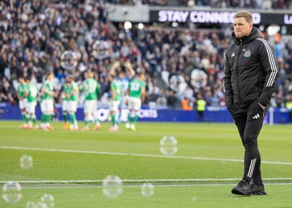 West Ham United v Newcastle United, Premier League, Football, The London Stadium, London, UK - 02 Nov 2025 Newcastle United Manager Eddie Howe amongst the West Ham United bubbles London The London Stadium Stratford GBR, UK NEWSPAPERS OUT Copyright: xEllixBirchx