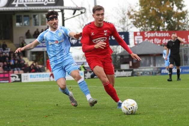 Sport Men Soccer Soccer Season 2025 26 02 11 2025 Bluechip Arena Meuselwitz Point Match Thuringia Saxony ZFC Meuselwitz Chemnitzer FC Leon Schmökel ZFC red Domenico Alberico CFC Meuselwitz Thueringen Germany