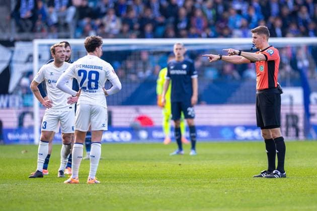 02 11 2025, 2 Bundesliga, Matchday 11, VfL Bochum 1848 1 FC Magdeburg, Referee Felix Wagner GER , Bochum Vonovia Ruhrstadion NRW Germany xRHR PHOTO DEx Copyright: DennisxEwert RHR-FOTOx RHR-FOTO DE