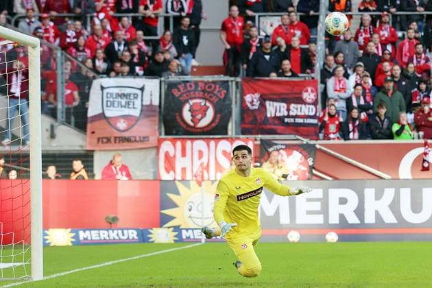 02 11 2025, xrekx, Fußball 2 Bundesliga, Fortuna Duesseldorf 1 FC Kaiserslautern v l Goal shot to 1 1 by Sima Suso Fortuna Duesseldorf Simon Simoni 1 FC Kaiserslautern DFL DFB REGULATIONS PROHIBIT ANY USE OF PHOTOGRAPHS as IMAGE SEQUENCES and or QUASI VIDEO Duesseldorf