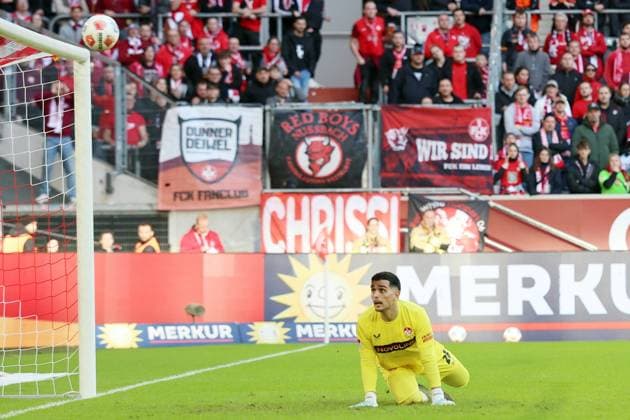 02 11 2025, xrekx, Fußball 2 Bundesliga, Fortuna Duesseldorf 1 FC Kaiserslautern v l Goal shot to 1 1 by Sima Suso Fortuna Duesseldorf Simon Simoni 1 FC Kaiserslautern DFL DFB REGULATIONS PROHIBIT ANY USE OF PHOTOGRAPHS as IMAGE SEQUENCES and or QUASI VIDEO Duesseldorf