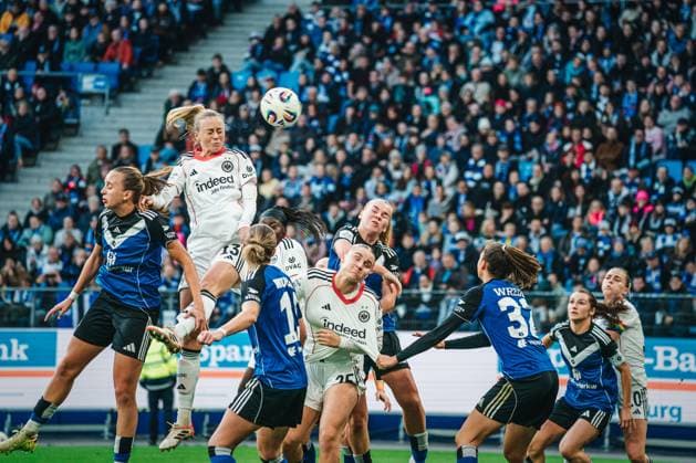 Google Pixel Womens Bundesliga Hamburger SV vs Eintracht Frankfurt, 02 11 2025 GOAL 1 0 Frankfurt Amanda Ilestedt Eintracht Frankfurt, 13 scores with head Soccer, Google Pixel Womens Bundesliga, Matchday 8 Hamburger SV vs Eintracht Frankfurt on 02 11 2025 at Volksparkstadion, Hamburg DFB DFL REGULATIONS PROHIBIT ANY USE OF PHOTOGRAPHS AS IMAGE SEQUENCES AND OR QUASI VIDEO Copyright: xBEAUTIFULxSPORTS Tonhäuserx
