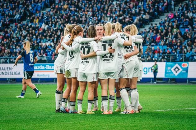 Google Pixel Frauen Bundesliga Hamburger SV vs Eintracht Frankfurt, 02 11 2025 TOR, JUBEL 1 0 Frankfurt Amanda Ilestedt Eintracht Frankfurt, 13 Treffer per Kopf Fußball, Google Pixel Frauen Bundesliga, 8 Spieltag Hamburger SV vs Eintracht Frankfurt am 02 11 2025 im Volksparkstadion, Hamburg DFB DFL REGULATIONS PROHIBIT ANY USE OF PHOTOGRAPHS AS IMAGE SEQUENCES AND OR QUASI VIDEO Copyright: xBEAUTIFULxSPORTS Tonhäuserx