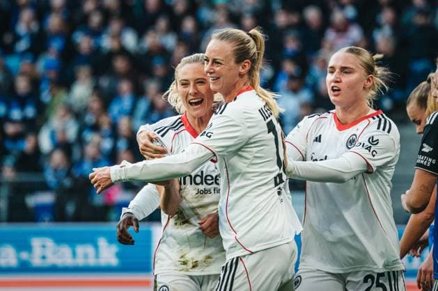 Google Pixel Frauen Bundesliga Hamburger SV vs Eintracht Frankfurt, 02 11 2025 TOR, JUBEL 1 0 Frankfurt Amanda Ilestedt Eintracht Frankfurt, 13 Treffer per Kopf Fußball, Google Pixel Frauen Bundesliga, 8 Spieltag Hamburger SV vs Eintracht Frankfurt am 02 11 2025 im Volksparkstadion, Hamburg DFB DFL REGULATIONS PROHIBIT ANY USE OF PHOTOGRAPHS AS IMAGE SEQUENCES AND OR QUASI VIDEO Copyright: xBEAUTIFULxSPORTS Tonhäuserx