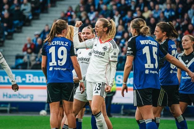 Google Pixel Frauen Bundesliga Hamburger SV vs Eintracht Frankfurt, 02 11 2025 TOR, JUBEL 1 0 Frankfurt Amanda Ilestedt Eintracht Frankfurt, 13 Treffer per Kopf Fußball, Google Pixel Frauen Bundesliga, 8 Spieltag Hamburger SV vs Eintracht Frankfurt am 02 11 2025 im Volksparkstadion, Hamburg DFB DFL REGULATIONS PROHIBIT ANY USE OF PHOTOGRAPHS AS IMAGE SEQUENCES AND OR QUASI VIDEO Copyright: xBEAUTIFULxSPORTS Tonhäuserx