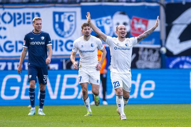 02 11 2025, 2 Bundesliga, Matchday 11, VfL Bochum 1848 1 FC Magdeburg, Baris Atik 1 FC Magdeburg claims a penalty after a foul by Leandro Morgalla VfL Bochum 1848 , Bochum Vonovia Ruhrstadion NRW Germany xRHR PHOTO DEx Copyright: DennisxEwert RHR-FOTOx RHR-FOTO DE