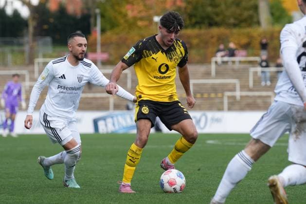 Sunday, 02 11 2025 Season 2025 2026 14 Matchday Regionalliga West at Stadion Rote Erde, Dortmund, Germany BV Borussia Dortmund U23 1 FC Bocholt Antonio Foti BVB
