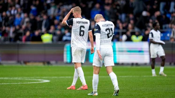 from left Niklas Hoffmann SVWM, 6 , Julian Rieckmann SVWM, 21 , player of SV Waldhof Mannheim SVWM , looking disappointed, disappointment, frustration, disappointed, pessimistic, after the conceded goal to 2 0, action, Action, Game scene, 02 11 2025, Sinsheim Germany , Soccer, 3 Liga, TSG 1899 Hoffenheim II SV Waldhof Mannheim, DFB DFL REGULATIONS PROHIBIT ANY USE OF PHOTOGRAPHS AS IMAGE SEQUENCES AND OR QUASI VIDEO xozx