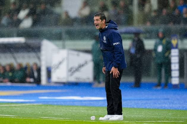 Hellas Verona FC v FC Internazionale - Serie A Enilive Cristian Chivu Head Coach of FC Internazionale yells during the Serie A Enilive match between Hellas Verona FC and FC Internazionale at Stadio Marcantonio Bentegodi on November 02, 2025 in Verona, Italy. Verona Stadio Marcantonio Bentegodi Veneto Italy Copyright: xGiuseppexMaffiax 251102_SerieA_Verona-Inter_GM_8849