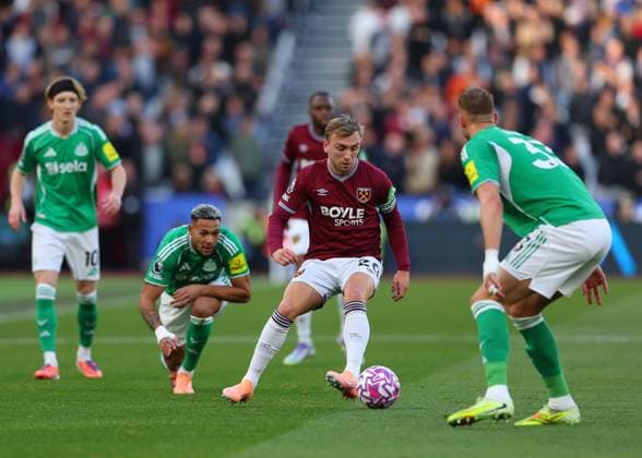 2nd November 2025; London Stadium, London, England; Premier League Football, West Ham United versus Newcastle United; Jarrod Bowen of West Ham United closely marked by Dan Burn of Newcastle United  JohnxPatrickxFletcher