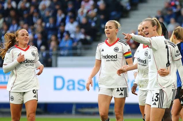 02 11 2025, xcex, GER, Hamburg, Volksparkstadion, Frauenfussball, 1 Bundesliga, DIE LIGA, Google Pixel Frauen Bundesliga, Saison 2025 2026, Spieltag 8, SGE, HSV, Hamburger SV Eintracht Frankfurt Frauen, Torjubel Eintracht Frankfurt, Jubel, Freude, Emotionen, goal celebration, Amanda Ilestedt SGE bejubelt ihren Treffer zum 1 0, DFL regulations prohibit any use of photographs as image sequences and or quasi video