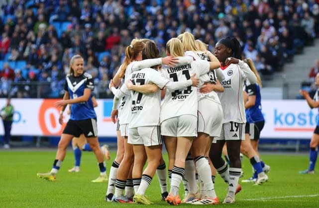 02 11 2025, xcex, GER, Hamburg, Volksparkstadion, Frauenfussball, 1 Bundesliga, DIE LIGA, Google Pixel Frauen Bundesliga, Saison 2025 2026, Spieltag 8, SGE, HSV, Hamburger SV Eintracht Frankfurt Frauen, Torjubel Eintracht Frankfurt, Jubel, Freude, Emotionen, goal celebration, Amanda Ilestedt SGE bejubelt ihren Treffer zum 1 0, DFL regulations prohibit any use of photographs as image sequences and or quasi video