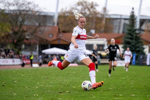 Meike Meßmer VfB Stuttgart, 29 on the ball, GER, VfB Stuttgart vs VfR SW Warbeyen, Football, Women, 2 Bundesliga, Matchday 9, Season 2025 2026, 02 11 2025 GER, VfB Stuttgart vs VfR SW Warbeyen, Football, Women, 2 Bundesliga, Matchday 9, Season 2025 2026, 02 11 2025 Bad Cannstatt Copyright: xEibner-Pressefoto Memmlerx EP_MMR