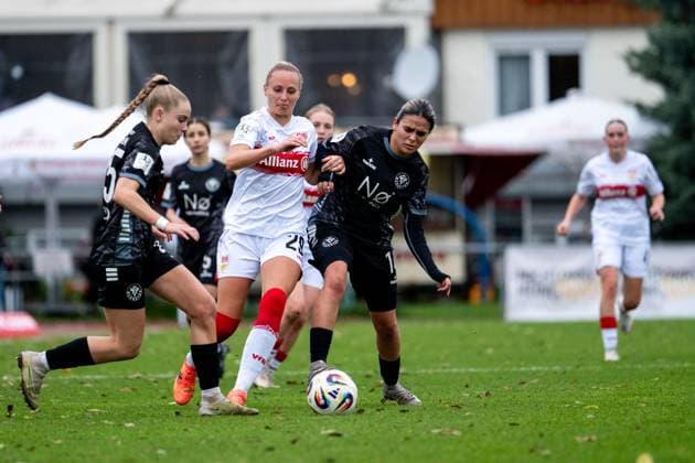 Meike Meßmer VfB Stuttgart, 29 in duel with Yael Mollink VfR Warbeyen, 25 , Senna el Messaoudi VfR Warbeyen, 14 , GER, VfB Stuttgart vs VfR SW Warbeyen, Soccer, Women, 2 Bundesliga, Matchday 9, Season 2025 2026, 02 11 2025 GER, VfB Stuttgart vs VfR SW Warbeyen, Soccer, Women, 2 Bundesliga, Matchday 9, Season 2025 2026, 02 11 2025 Bad Cannstatt Copyright: xEibner-Pressefoto Memmlerx EP_MMR